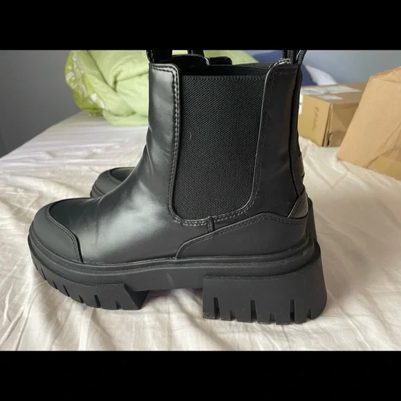 Zara | Shoes | Zara Ankle Black Boots Size 8 | Poshmark